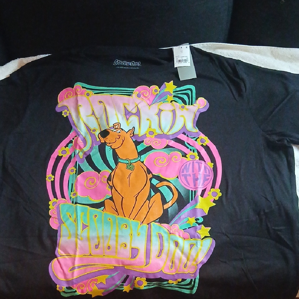 Black and Pink Short Sleeve Tee with Vibrant Graphic Design